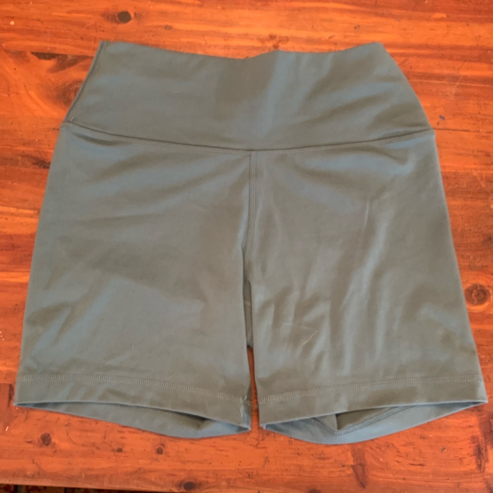 Size Large high rise Fleo biker shorts EUC